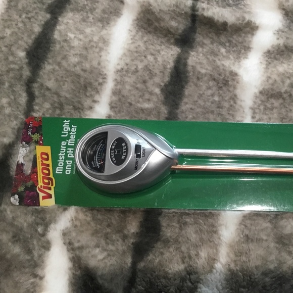 Moisture, light an ph meter excellent for indoor plants. - Picture 1 of 5